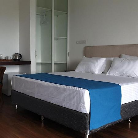 The Mountbatten Hotel キャンディー エクステリア 写真