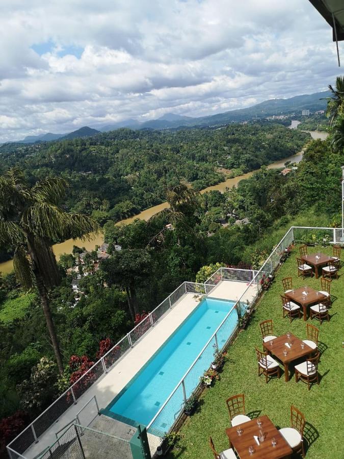 The Mountbatten Hotel キャンディー エクステリア 写真