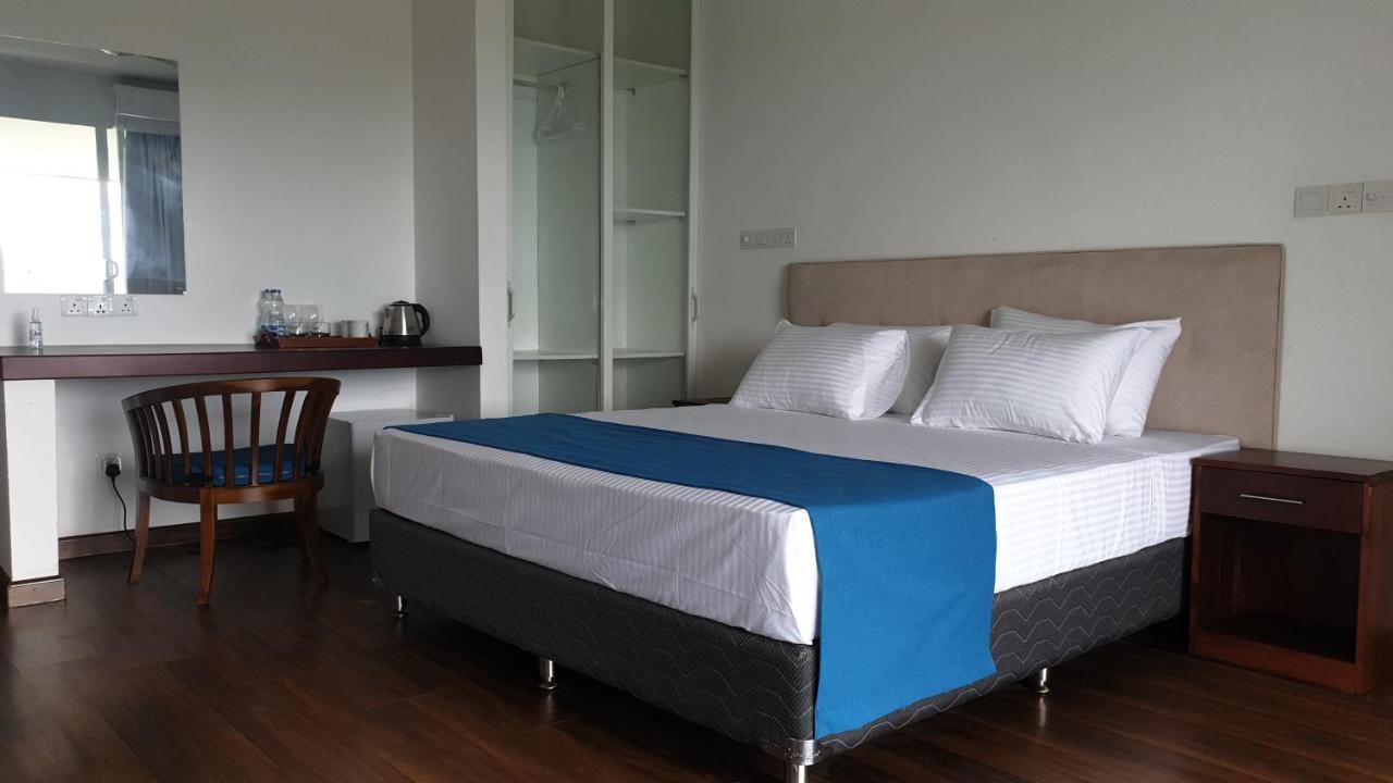 The Mountbatten Hotel キャンディー エクステリア 写真