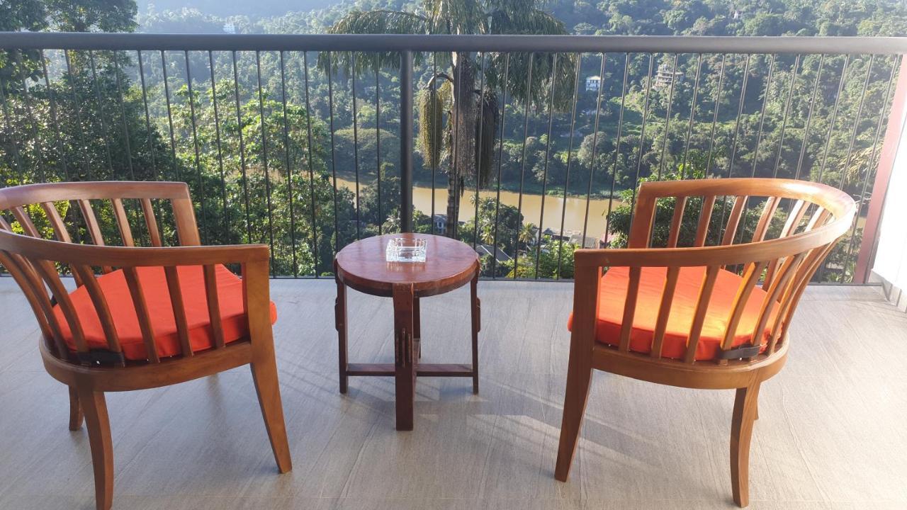 The Mountbatten Hotel キャンディー エクステリア 写真